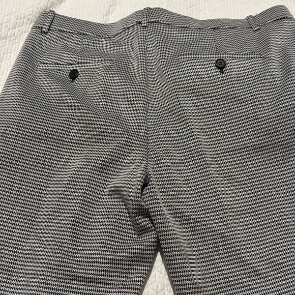 Theory Houndstooth cropped B&W NWT size ten cropped pants. - Picture 15 of 15